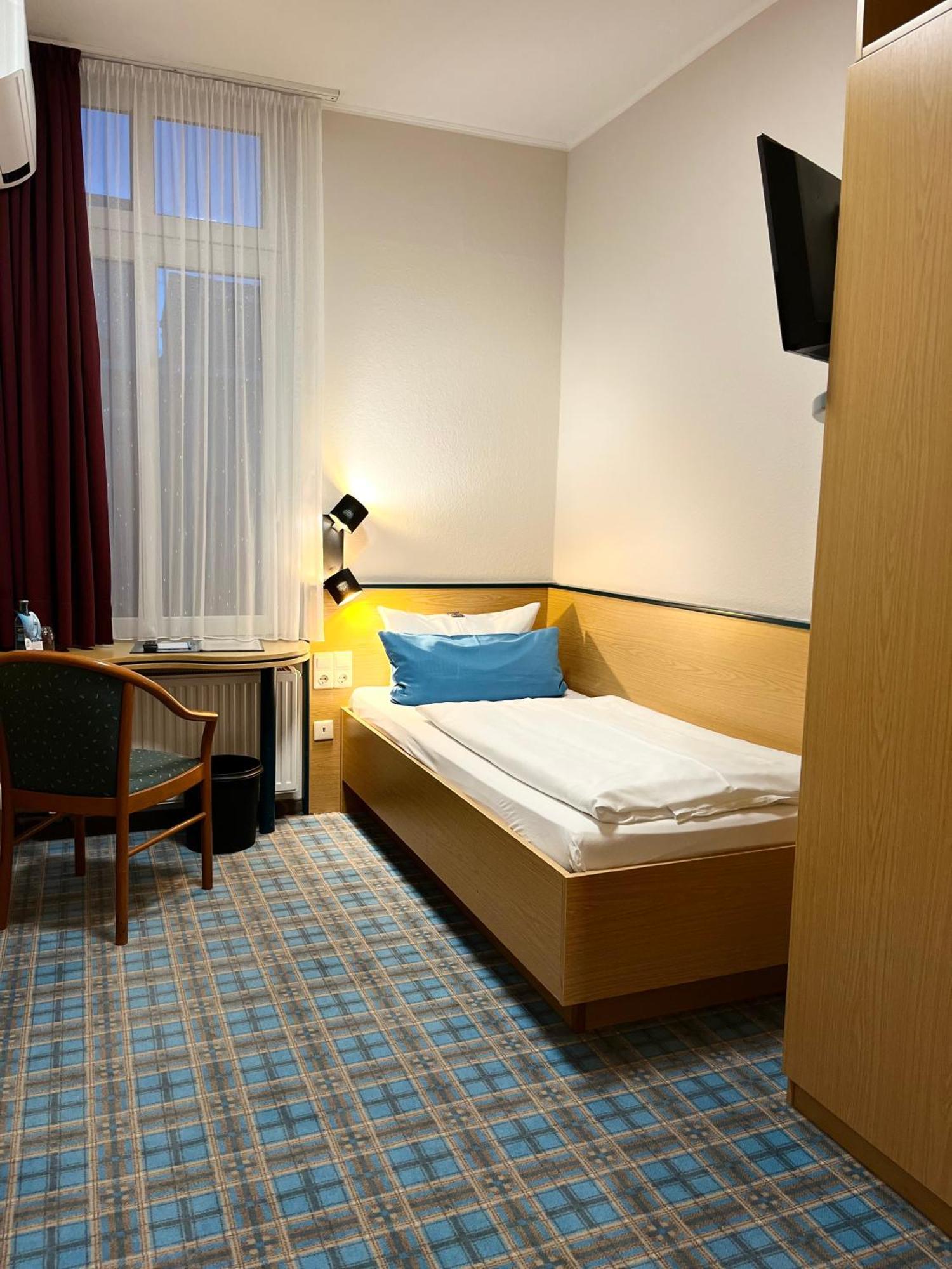 Hotel Schwarzer Adler Jever Dış mekan fotoğraf