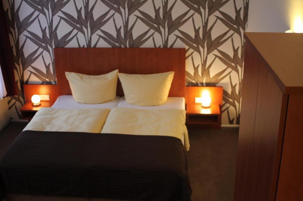 Hotel Schwarzer Adler Jever Oda fotoğraf