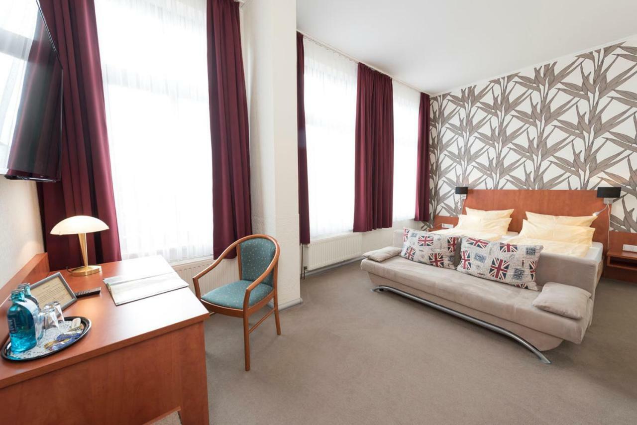 Hotel Schwarzer Adler Jever Dış mekan fotoğraf
